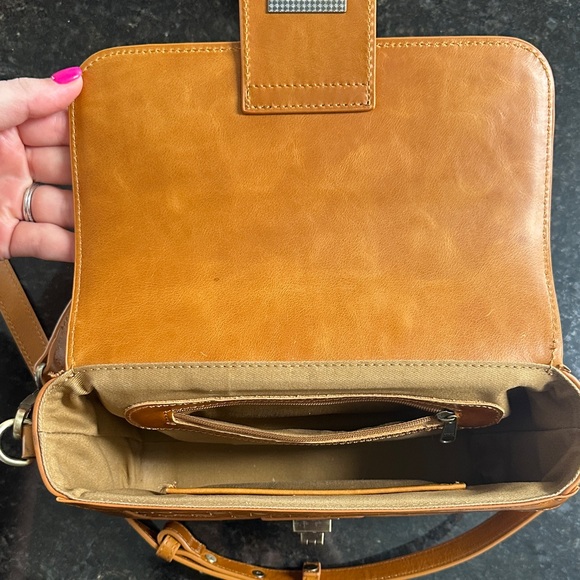 Andar Penny Crossbody Bag - Picture 3 of 7